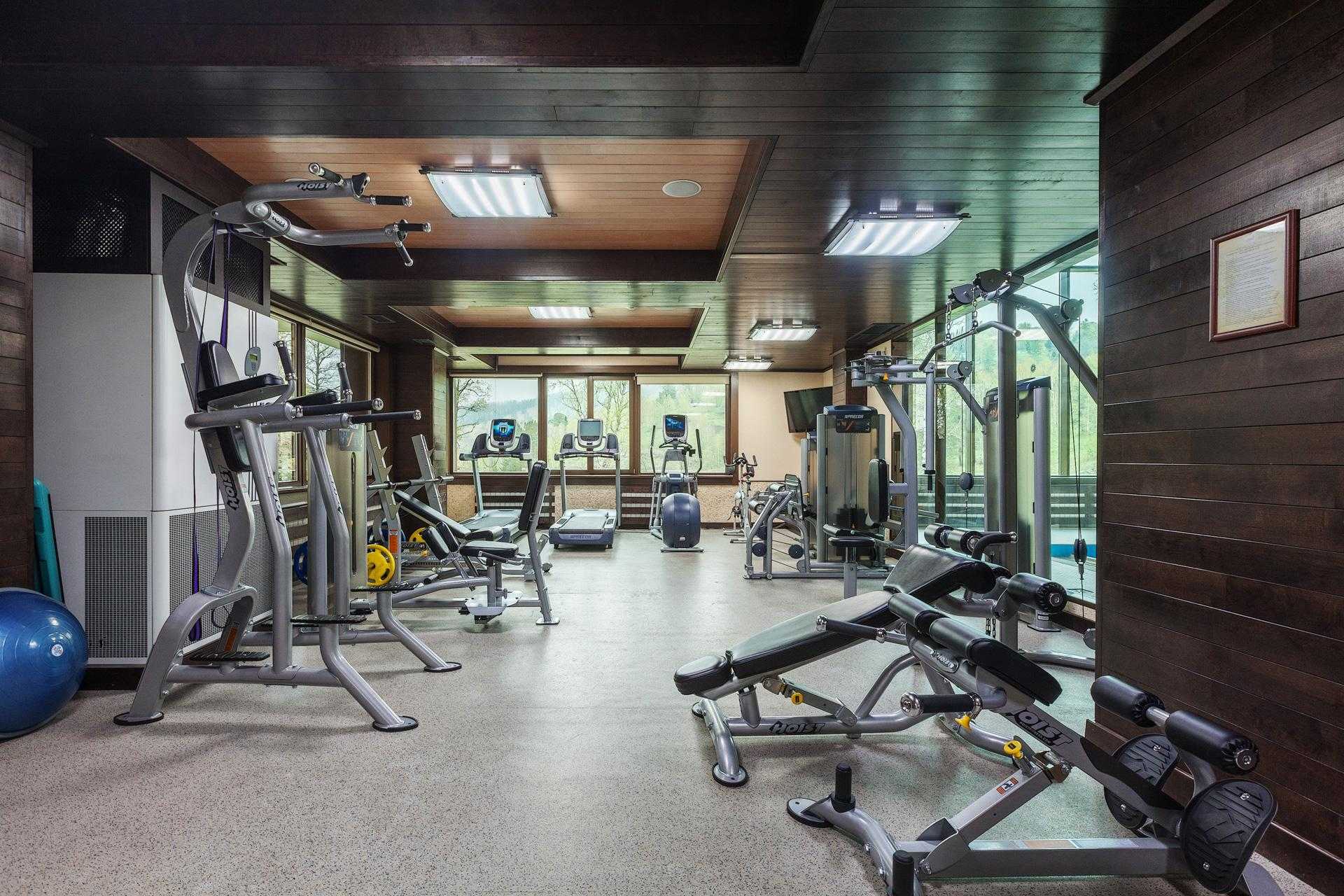 Горный зал. Cosmos collection Altay Resort спа. Алтай Резорт. Алтай Резорт бассейн. Спортзал горный